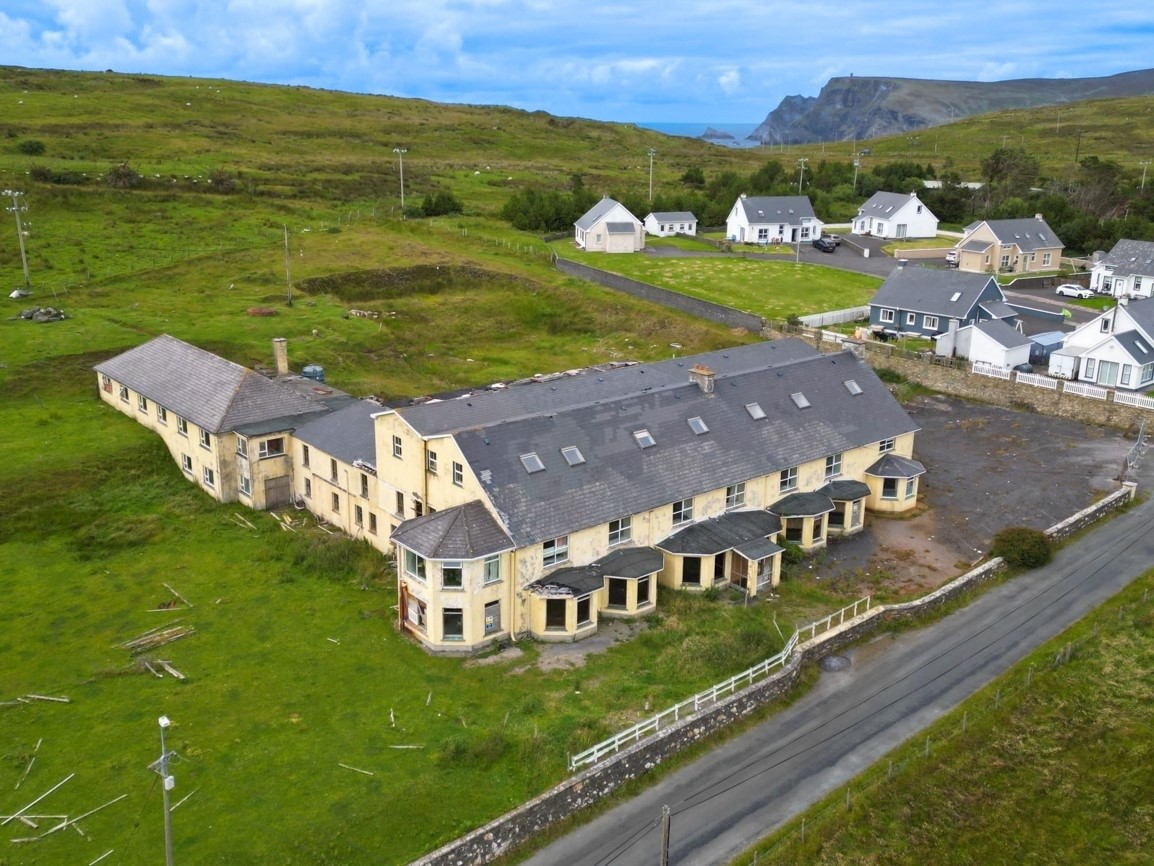 Glencolmcille Hotel, Glencolmcille, Co. Donegal 1/6