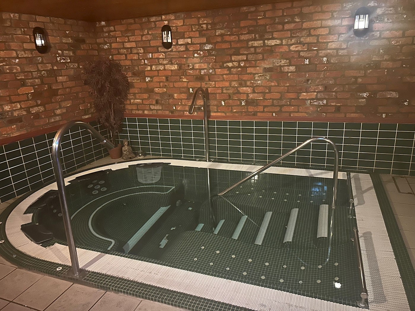 Bell & Spa Hotel, 46 Market Place, Driffield, YO25 6AN