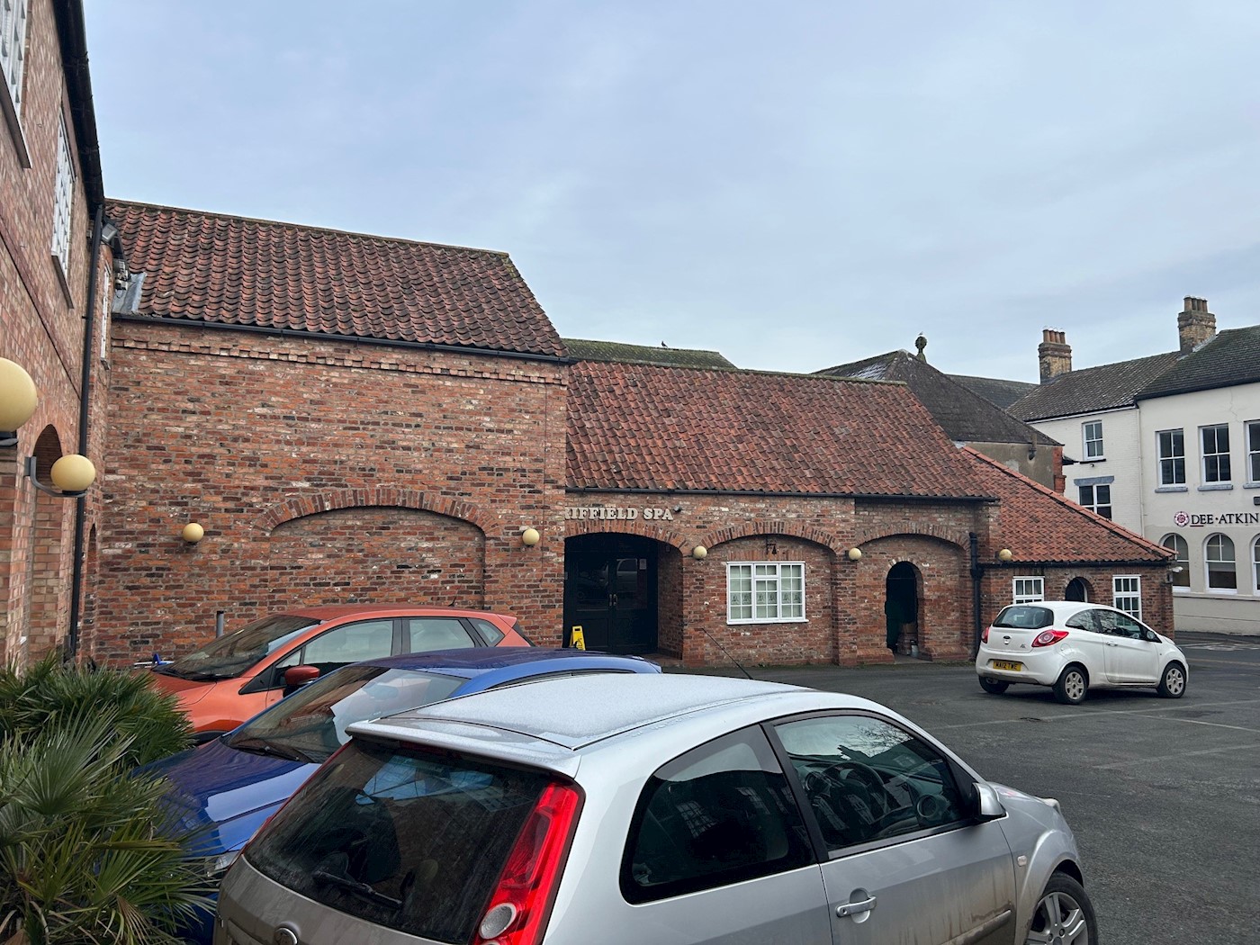 Bell & Spa Hotel, 46 Market Place, Driffield, YO25 6AN