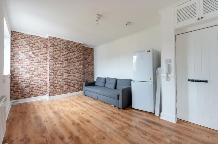 12 Elder Gardens, London, SE27 9TJ