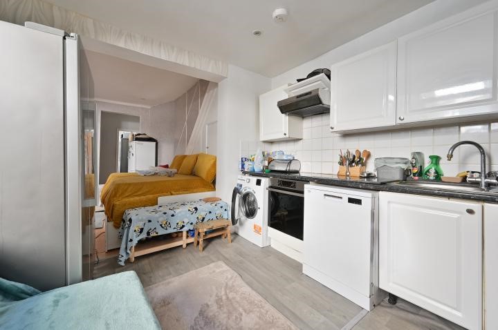 29 Cassio Road, Watford, WD18