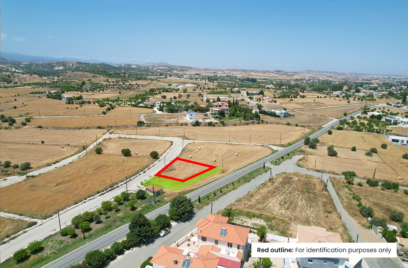 Residential plot in Pera Orinis, Nicosia 1/3