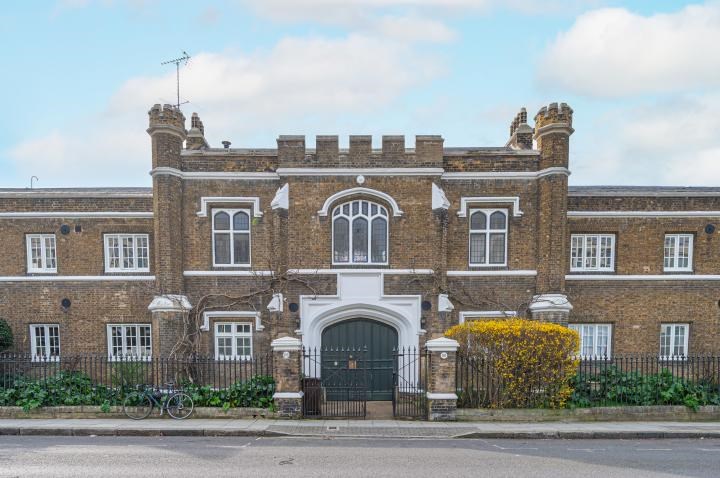 Charming One-Bedroom Flat in Historical Development
