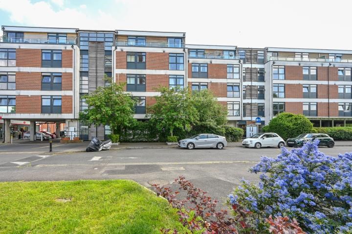 Aits View, Victoria Avenue, West Molesey, Surrey, KT8