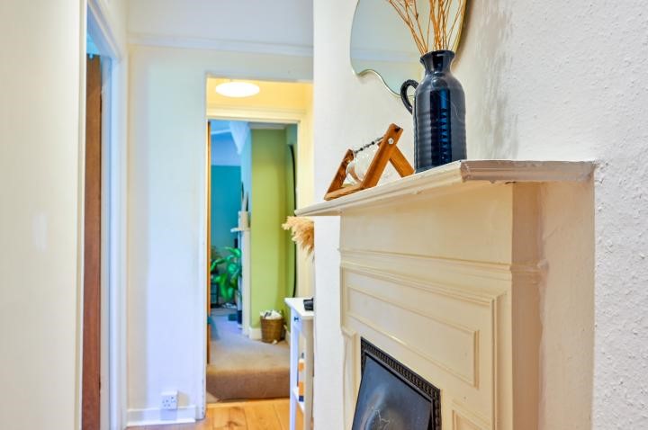 1 St Marys Cottages, Perry Hill, Worplesdon, Guildford, Surrey, GU3