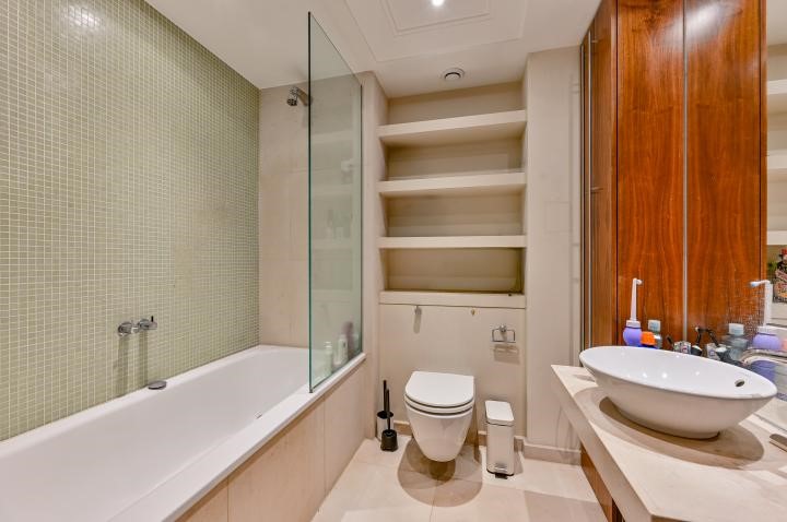 New Providence Wharf, Fairmont Avenue, London, E14