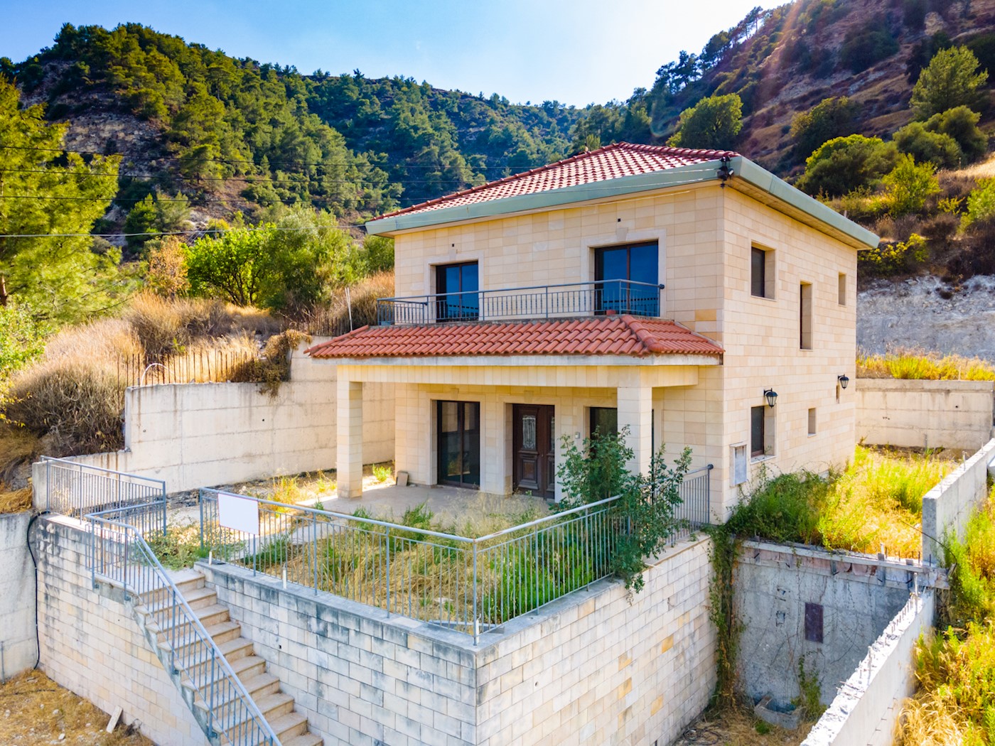 Detached two-storey house in Ayios Georgios, Limassol 1/26