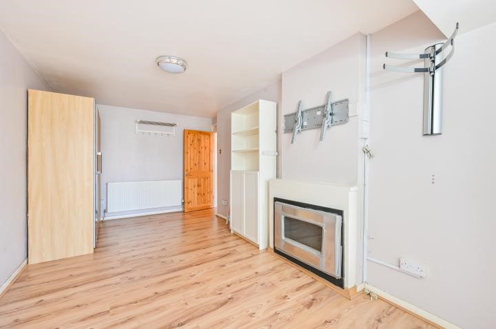  Pier Parade, London, E16 2LJ