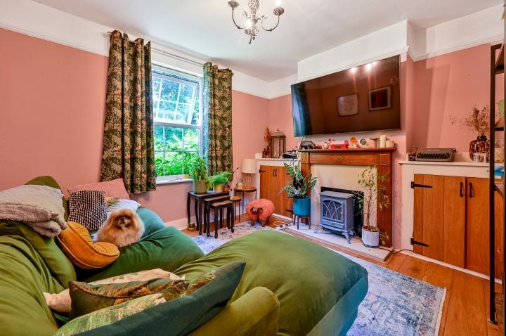 1 St Marys Cottages, Perry Hill, Worplesdon, Guildford, Surrey, GU3