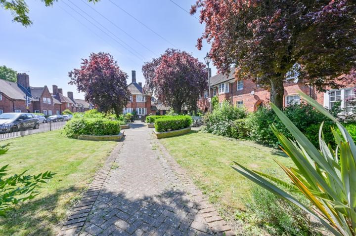 Three Bedroom House in Quiet Residential Area