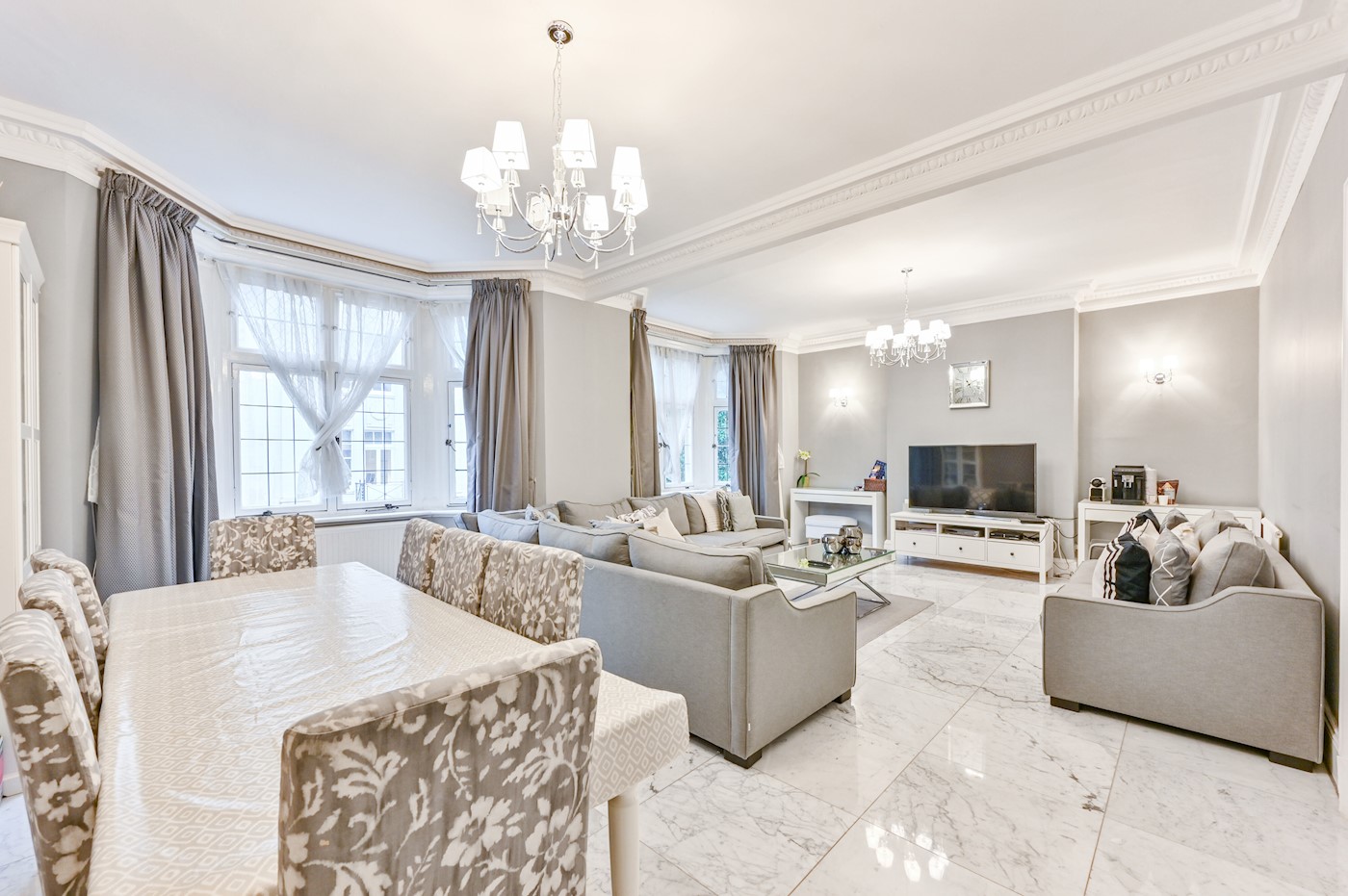 Four-Bedroom Lateral Apartment with Lift and Daytime Porter
