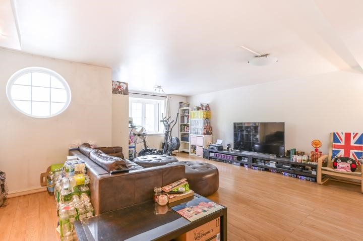 Spacious Three Bedroom Flat