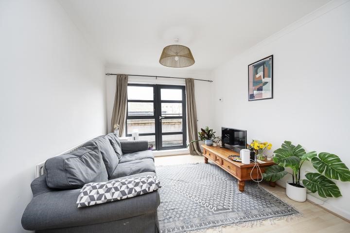 Lovely Two Bedroom Flat