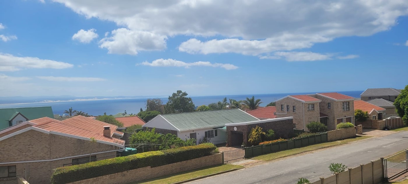 54, Combretum Street, Jeffreys Bay, Eastern Cape, South Africa 1/36