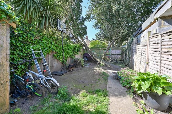 29 Cassio Road, Watford, WD18