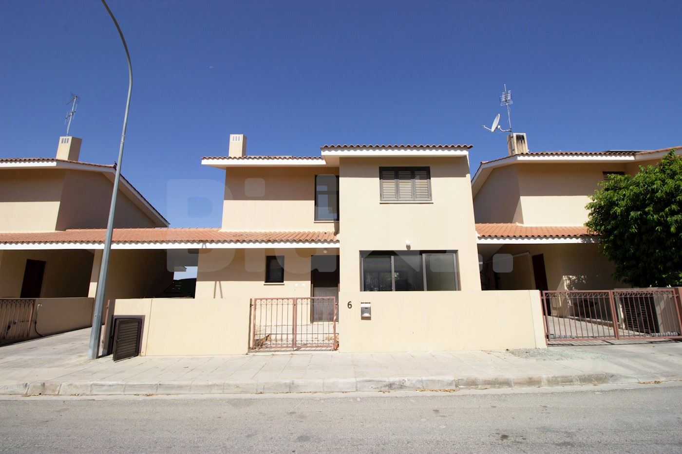 Semi-Detached House in Latsia, Nicosia 1/24