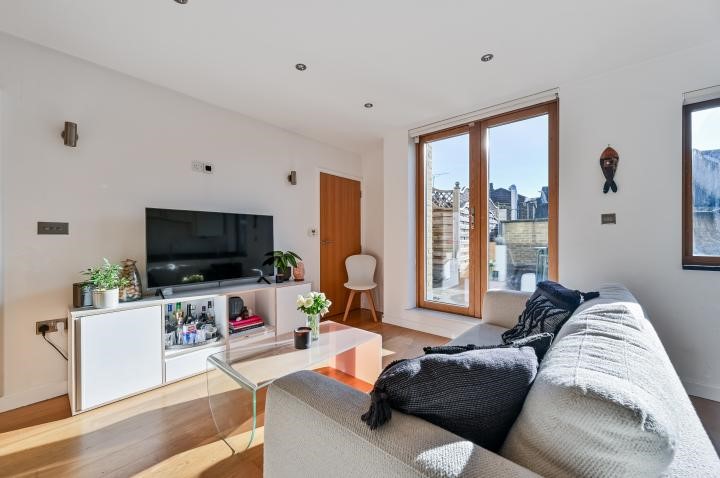 Stylish One Bedroom Flat with Private Roof Terrace