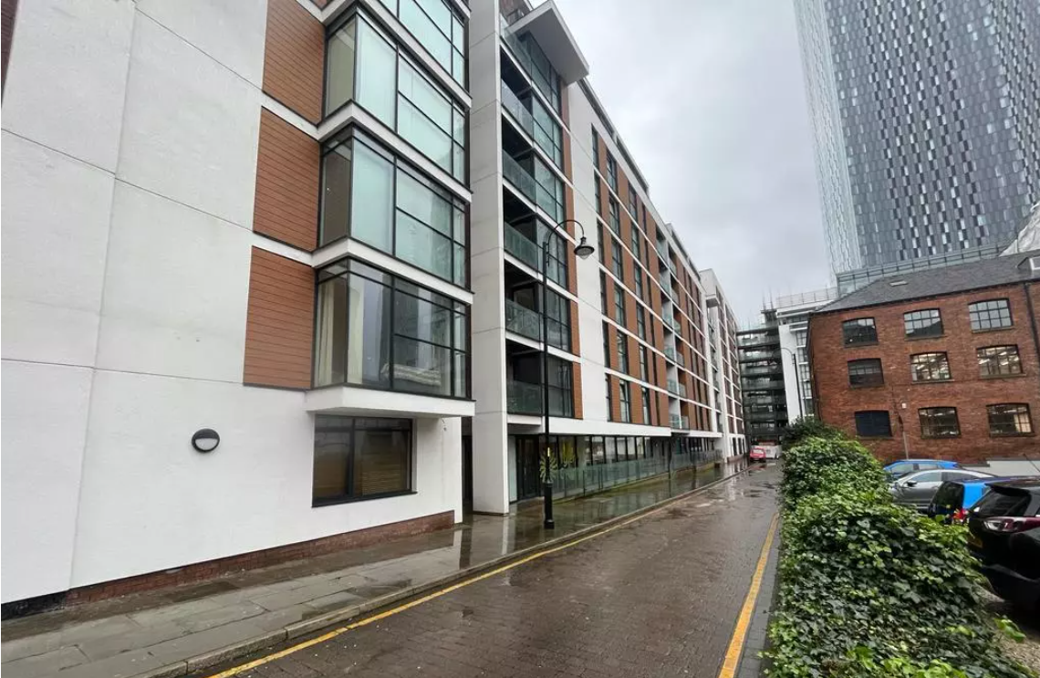 Two Bedroom Apartment in Hill Quays
