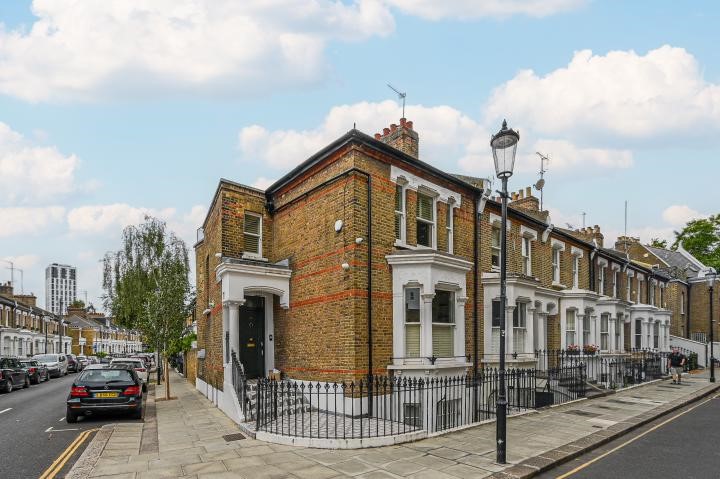 Exceptional Four Bedroom House in Chelsea