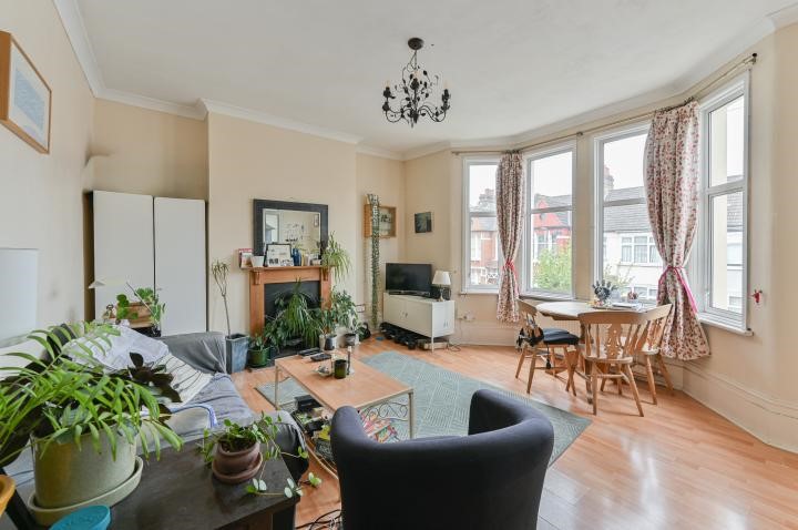 Two Bedroom Flat with Roof Terrace