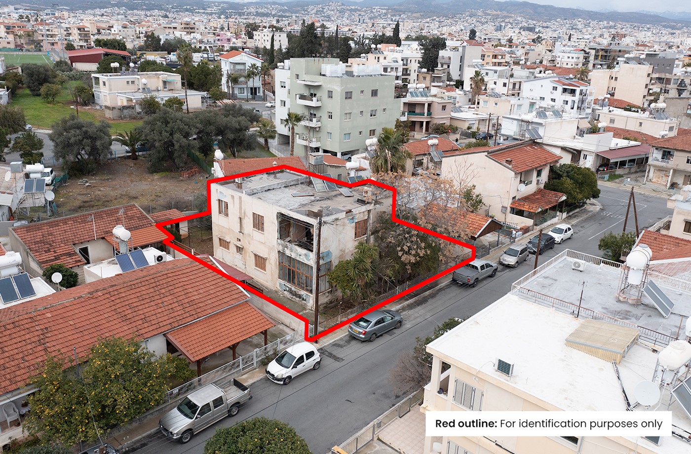 Obsolete residential building in Apostolos Andreas (parish), Limassol 1/5