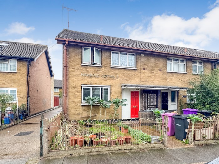 16 Newbold Cottages, Sidney Street, London E1 2HJ, United Kingdom