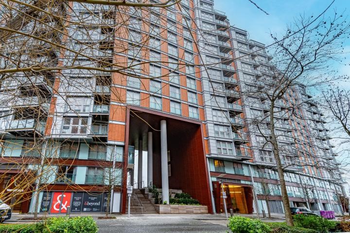 New Providence Wharf, Fairmont Avenue, London, E14