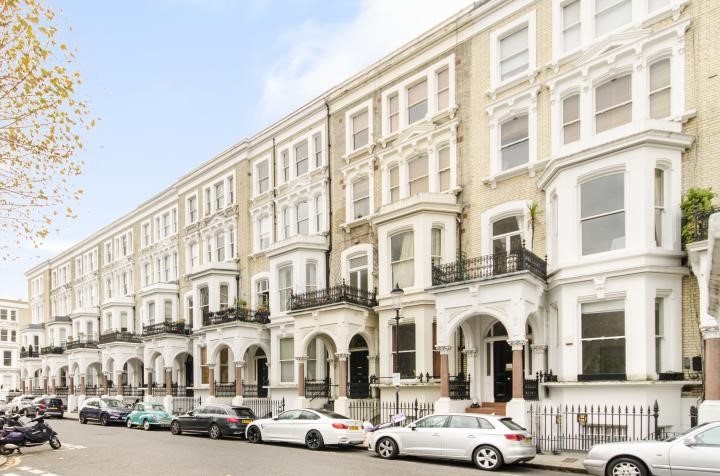 Third Floor, 68 Redcliffe Square, London, SW10 9BN 1/15