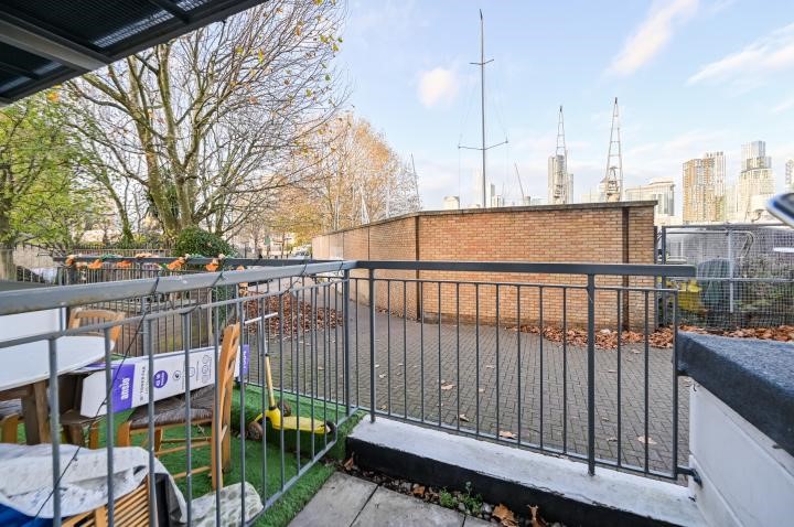 Kingsbridge Court, Dockers Tanner Road, London, E14