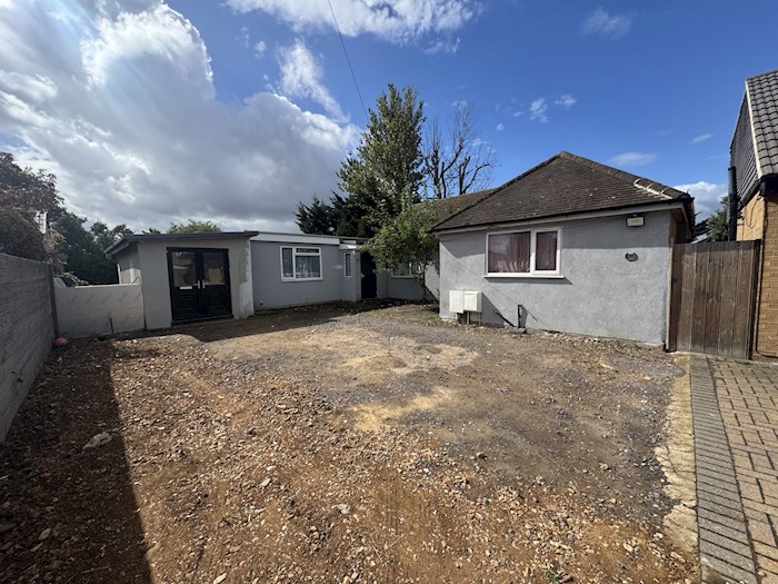 84 Kenilworth Road, Ashford, Surrey TW15 3EW, United Kingdom