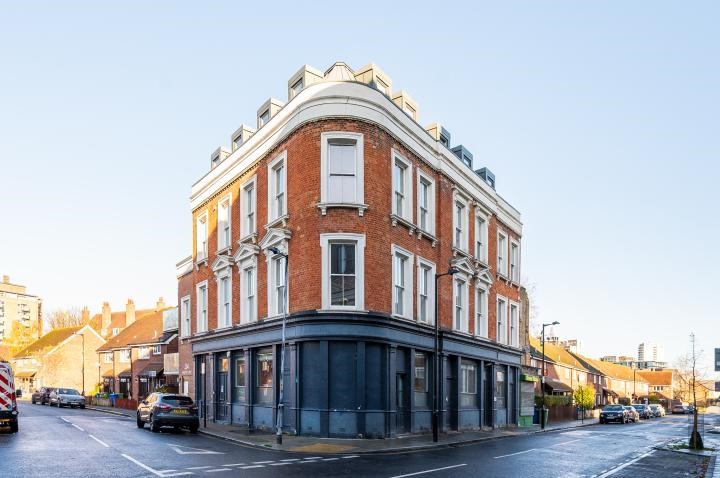 Wonderful Two Bedroom Flat in a Converted Pub