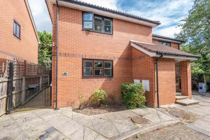 Yewtree Close, Harrow, Middlesex, HA2 1/12