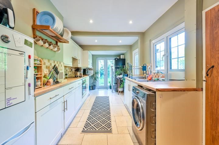 1 St Marys Cottages, Perry Hill, Worplesdon, Guildford, Surrey, GU3