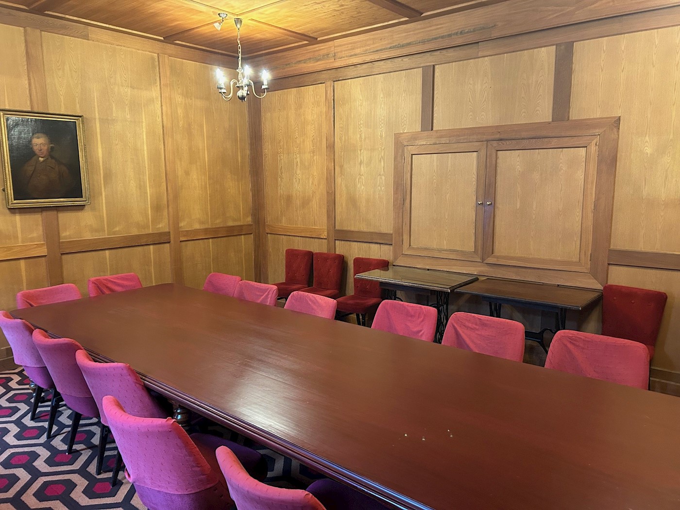 Bell & Spa Hotel, 46 Market Place, Driffield, YO25 6AN