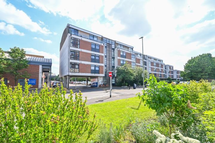 Aits View, Victoria Avenue, West Molesey, Surrey, KT8