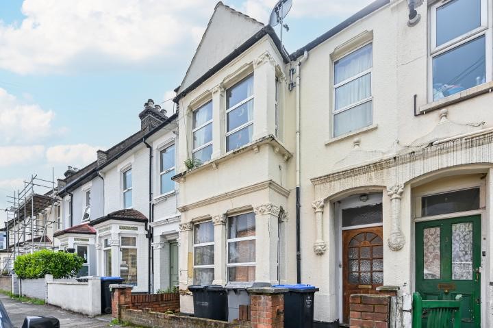 Ground Floor, Flat B, 4 Honeywood Road, Willesden, NW10 4UU 1/15