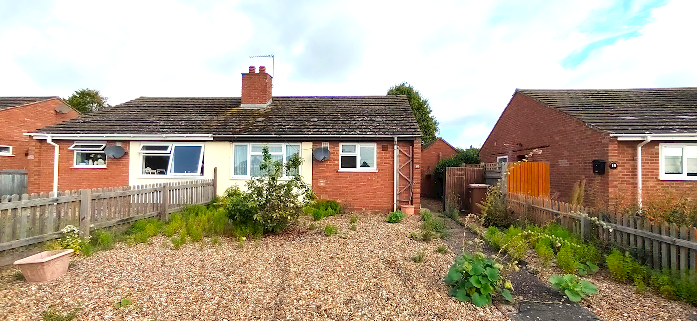 14 Neve Gardens, West Row, Bury St Edmunds, IP28 8... - BidX1