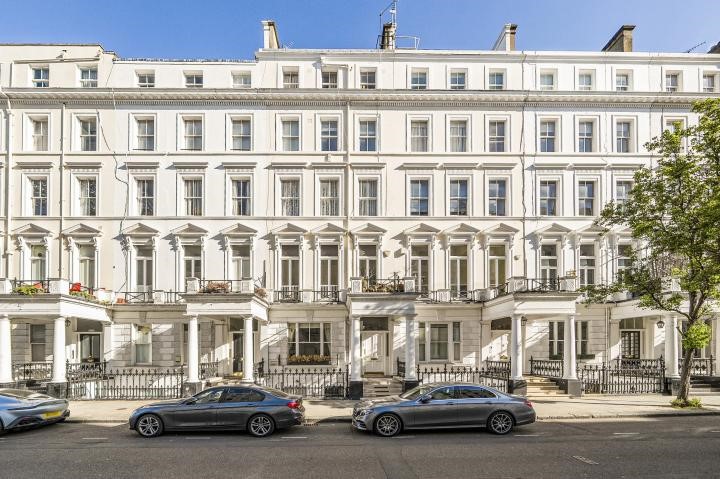 Luxury One Bedroom Apartment