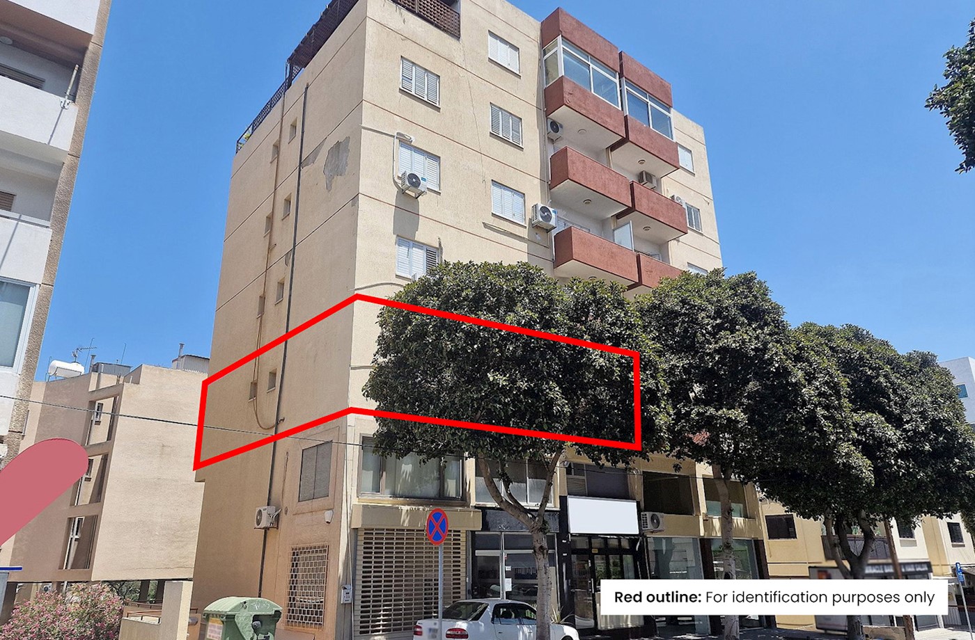 Three-Bedroom Apartment in Agioi Omologites, Nicosia 1/5