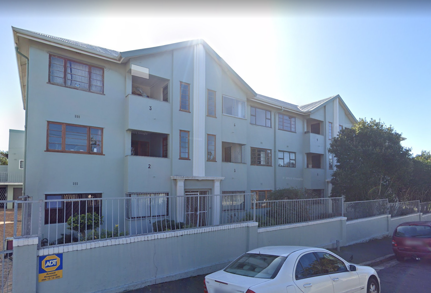 37 Churchill Mansions, 4 Herchel Road, Observatory, Cape Town, Western Cape, South Africa 1/12