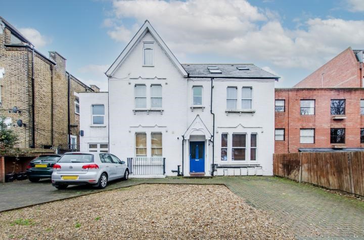 Spacious One Bedroom Flat
