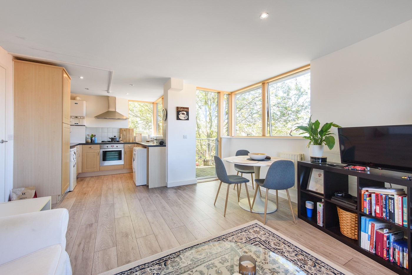 Two Bedroom Fourth-Floor Flat with Balcony