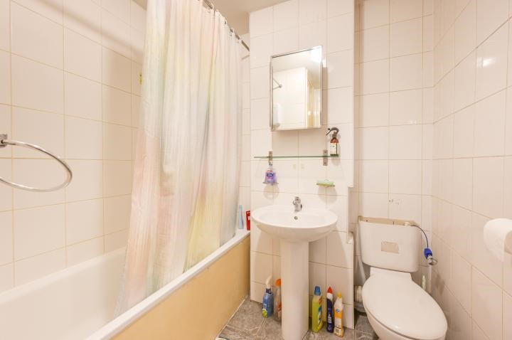 St Georges Square, London, E14