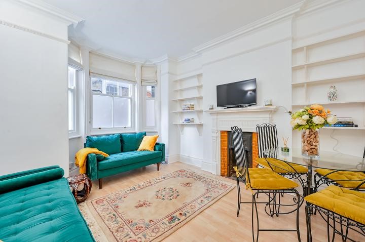 Beautifully-Presented One Bedroom Ground Floor Flat