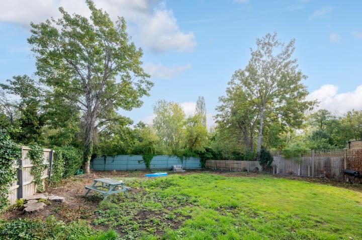 Culverden Road, London, SW1