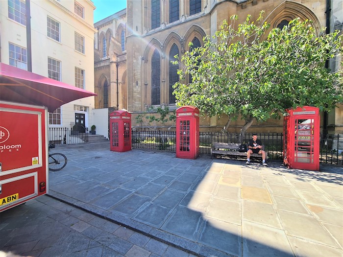 Telephone Kiosk, o/s Church of Christ the King, London, WC1, Reino Unido