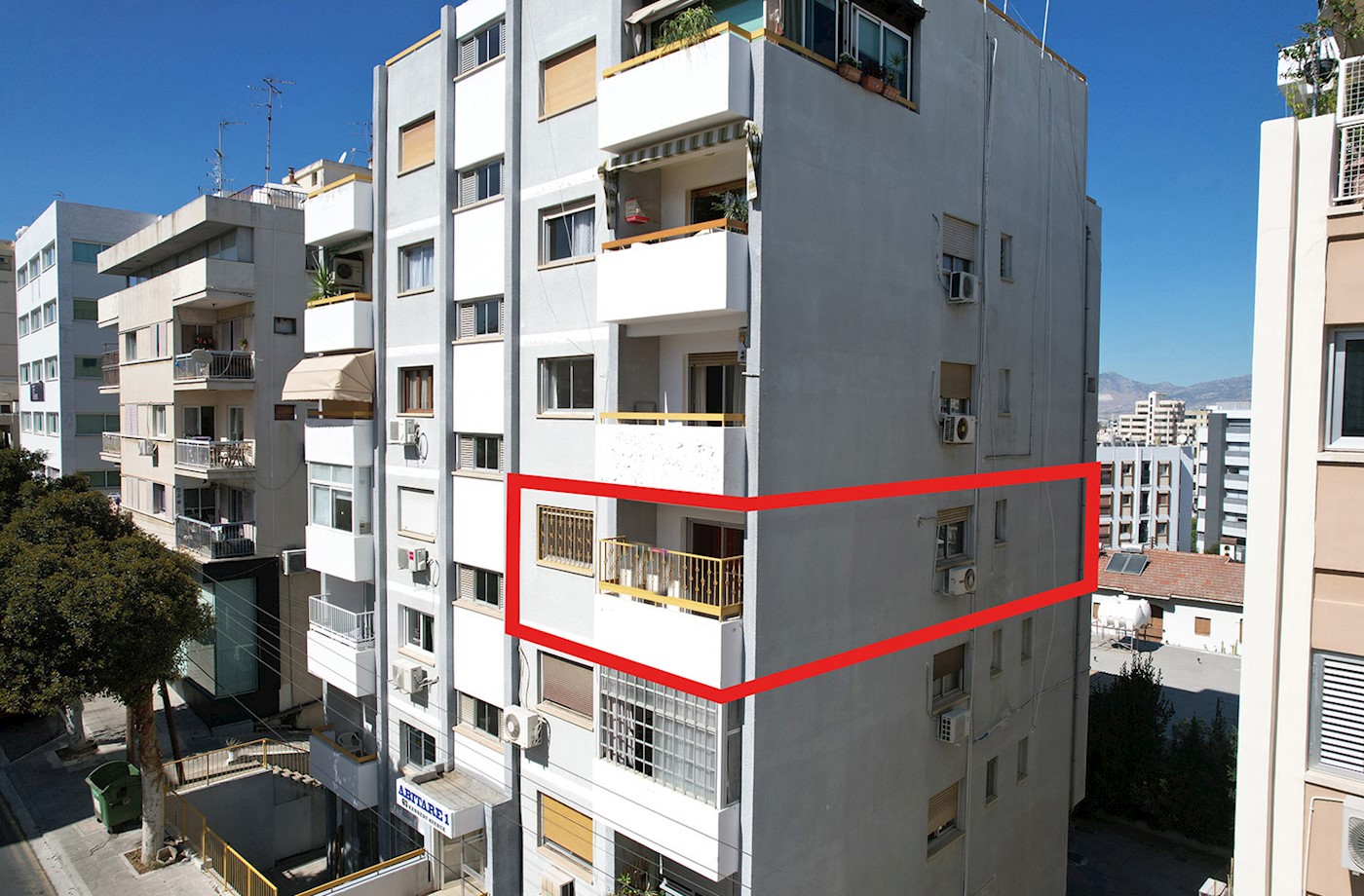 Three bedroom apartment in Kennedy Avenue, Agioi Omologites, Nicosia 1/14