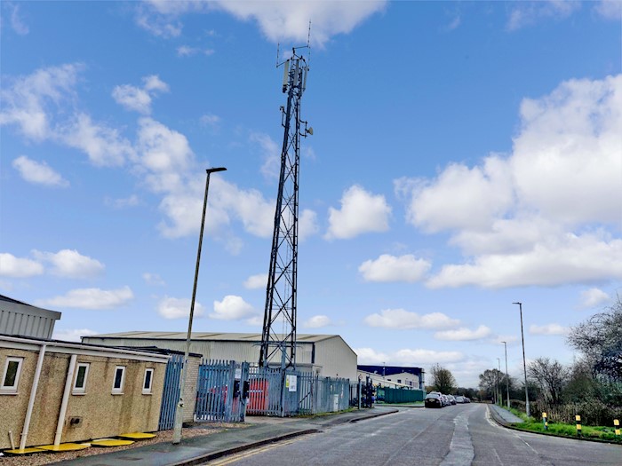 Telecommunications Mast, Abbey Road, Wrexham Industrial Estate, Wrexham LL13 9PW, Reino Unido