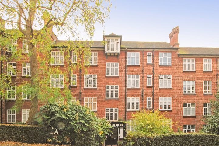 78 Moreland Court, Finchley Road, London, NW2 2TP 1/10