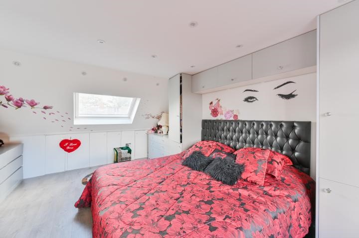 1 Cherry Garth, Brentford, TW8